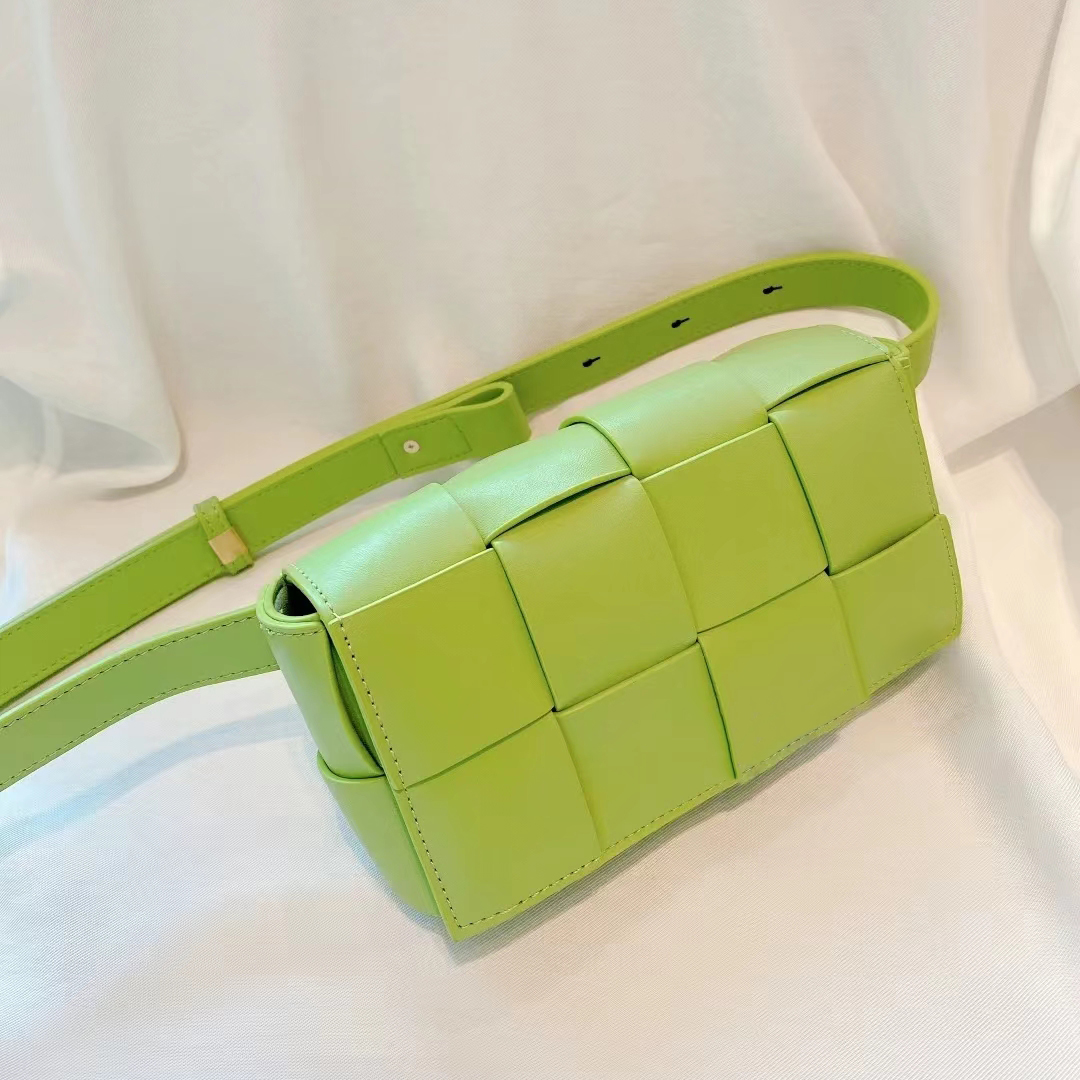 Vintage Fashion botega cassette Genuine leather Shoulder bag Luxurys Designers Totes CrossBody Alpin mens womens hangbag classic flap travel envelope city bags, White
Vintage Fashion botega cassette Genuine leather Shoulder bag Luxurys Designers Totes CrossBody Alpin mens womens hangbag classic flap travel envelope city bags, White