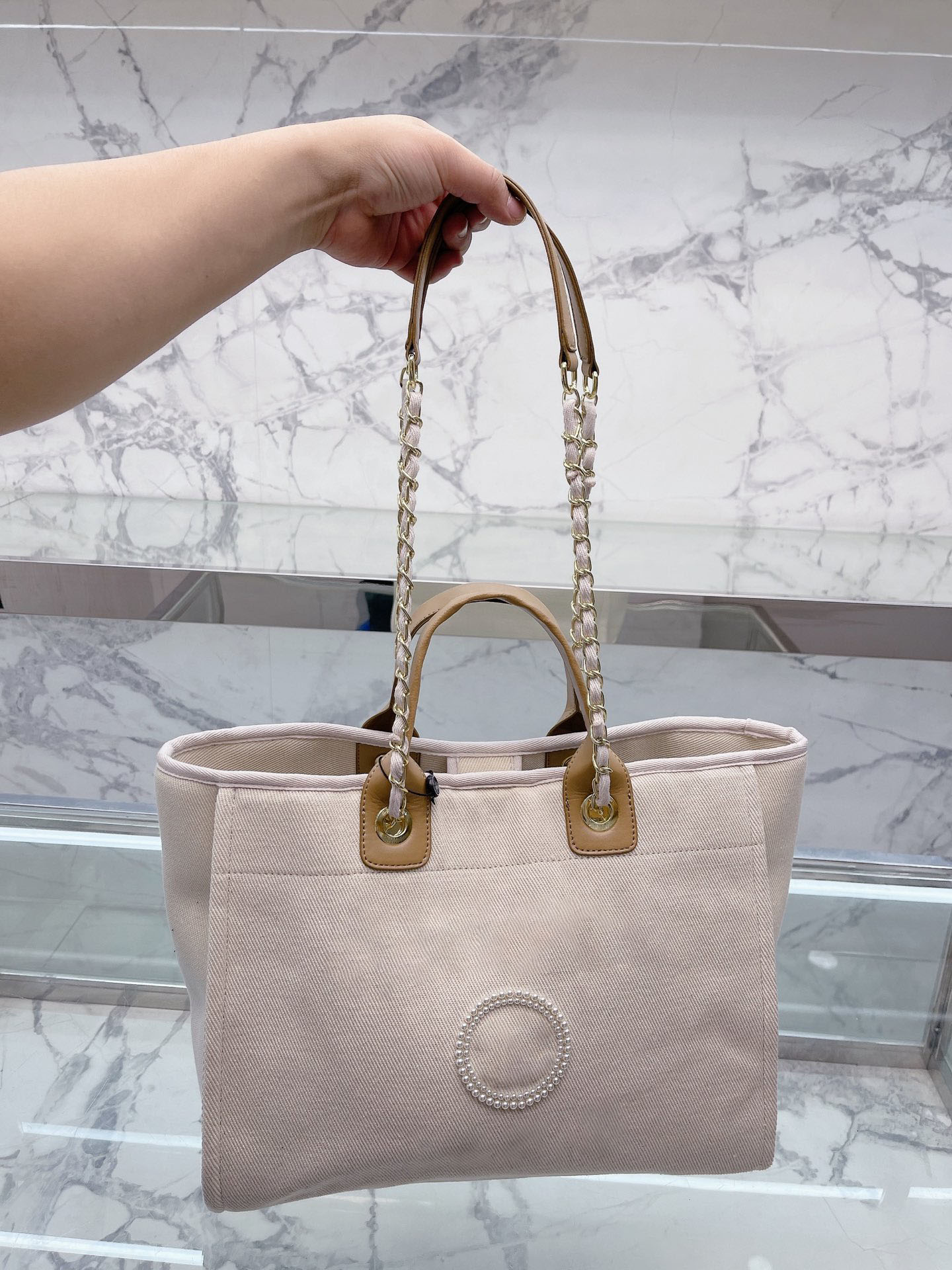 Large capacity fashion beach bag Shopping bag Luxury designer shoulder bags handbag Crossbody wallet Pearl embroidery belt handle Tote Underarmbag, White
Large capacity fashion beach bag Shopping bag Luxury designer shoulder bags handbag Crossbody wallet Pearl embroidery belt handle Tote Underarmbag, White