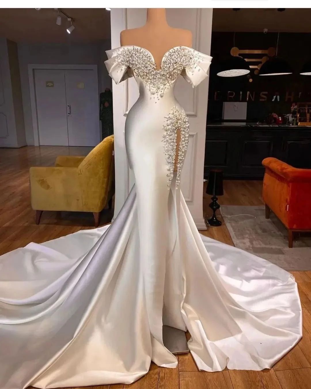 Sexy Mermaid Wedding Dresses Crystal Beads Pearls Off Shoulder Illusion Short Sleeves Bridal Gowns Chapel Train Satin Side Split Robe De Mariee Plus S