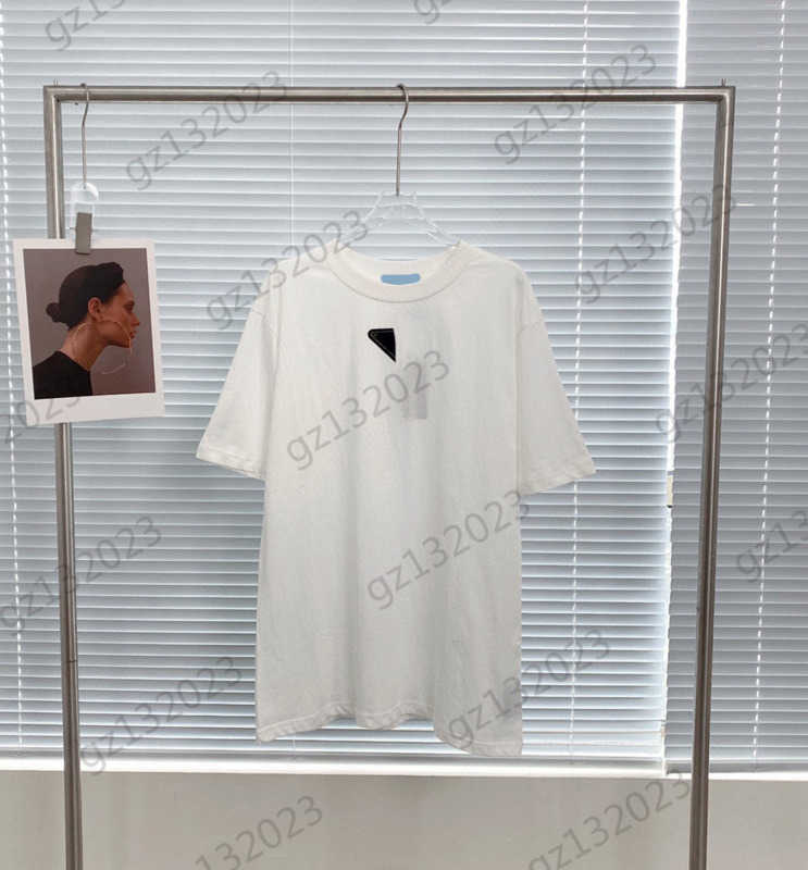 Womens Clothes T-shirts Chest Hot Drill Decoration Triangle Logo Classic Crewneck Pullover Tops Loose Profile Fashion Slim Short Sleeves Tees Women Clothing 1970
Womens Clothes T-shirts Chest Hot Drill Decoration Triangle Logo Classic Crewneck Pullover Tops Loose Profile Fashion Slim Short Sleeves Tees Women Clothing 1970