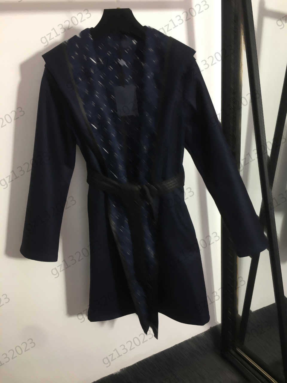 Womens Wool Blends Coat Presbyard Log Jacquard Lining Belt Collecting Waist Design Hooded Wool Coats Logo Embellished Long Sleeves Warm Outerwear Women Apparel
Womens Wool Blends Coat Presbyard Log Jacquard Lining Belt Collecting Waist Design Hooded Wool Coats Logo Embellished Long Sleeves Warm Outerwear Women Apparel