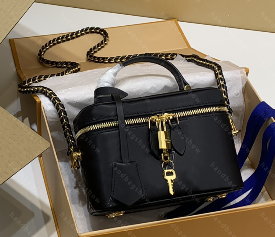 New style Vanity shoulder bag Embossed Leather chain belt Soft and light design Genuine Leather Simple easy Fashion atmosphere Designer chain bag Serial Number
New style Vanity shoulder bag Embossed Leather chain belt Soft and light design Genuine Leather Simple easy Fashion atmosphere Designer chain bag Serial Number