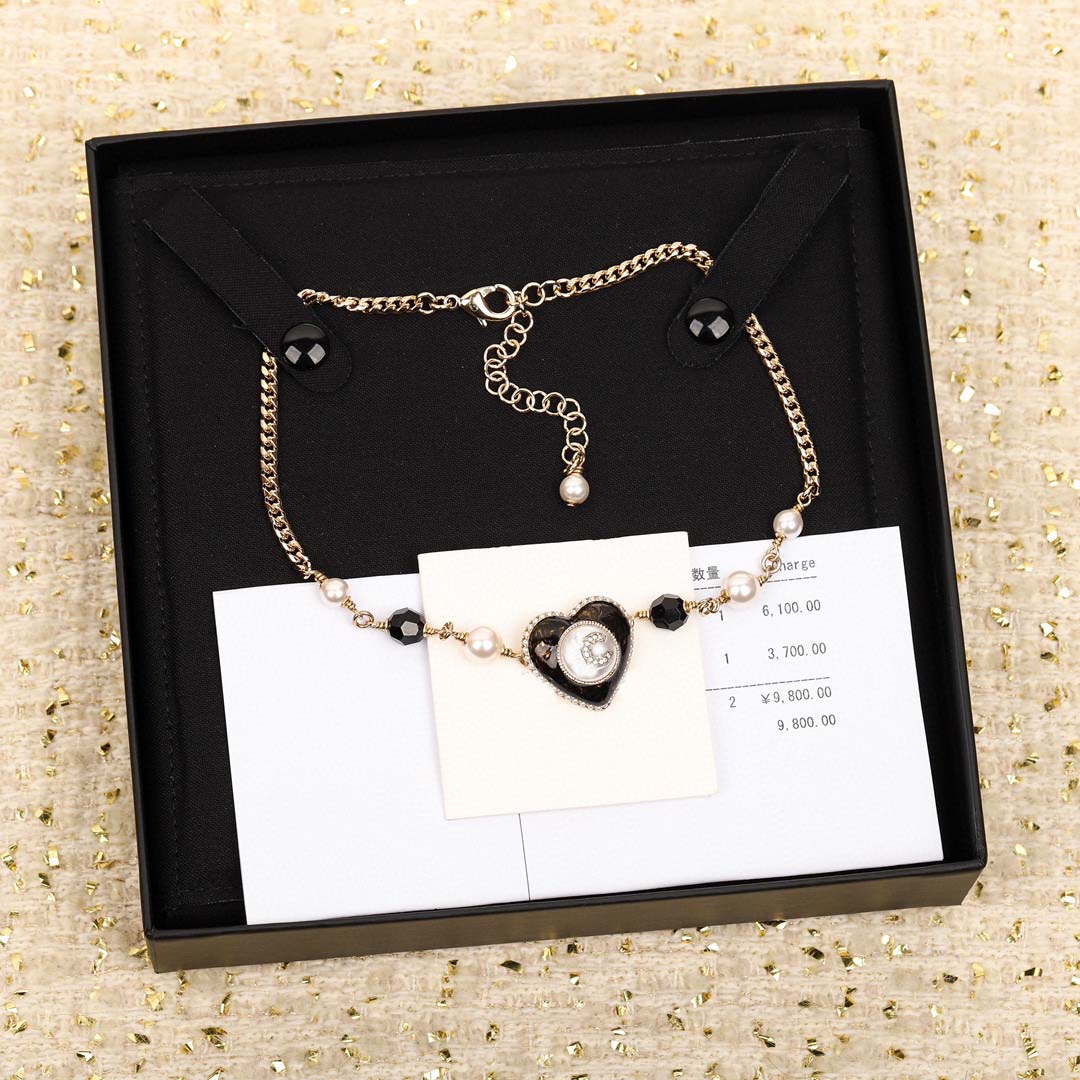 2023 Luxury quality charm heart shape pendant necklace with diamond and black color beads in 18k gold plated have box stamp PS7463A
2023 Luxury quality charm heart shape pendant necklace with diamond and black color beads in 18k gold plated have box stamp PS7463A