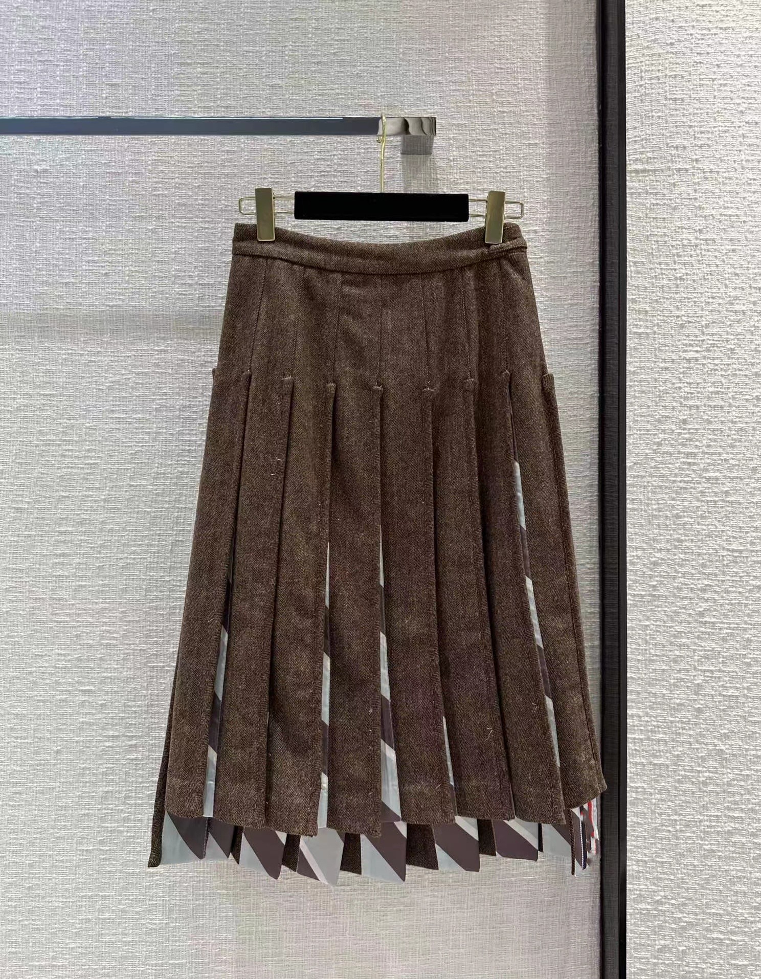 2023 New Spring Autumn Fashionable Milan Designer Skirts Fashion A Skirts Women Brand Same Style Dress 1222-25, Picture color
2023 New Spring Autumn Fashionable Milan Designer Skirts Fashion A Skirts Women Brand Same Style Dress 1222-25, Picture color
