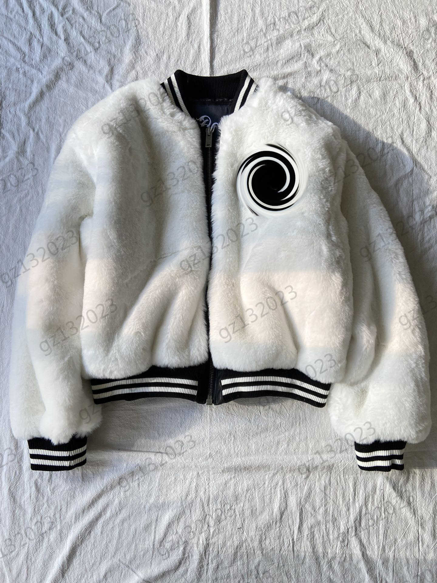 Women Jackets Chest Logo Print Fur One Thickened Plush Jackets Striped Border Zipper Opening Short Fashion Coat Autumn Winter Casual Womens Apparel, 14
Women Jackets Chest Logo Print Fur One Thickened Plush Jackets Striped Border Zipper Opening Short Fashion Coat Autumn Winter Casual Womens Apparel, 14