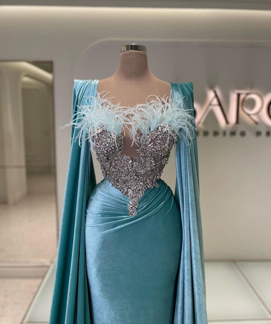 Evening Mermaid Dresses V Neck Feather Capes Sleeveless Sequins Appliques Beaded Satin Diamonds Hollow Sexy Celebrity Prom Dress Plus Size Customized