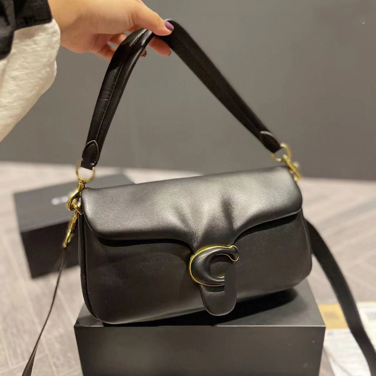 Designers bag leather handbag tabby luxury letter crossbody bag shoulder bags Multifunctional purse classic simplicity fashion trend good match with box, Yellow
Designers bag leather handbag tabby luxury letter crossbody bag shoulder bags Multifunctional purse classic simplicity fashion trend good match with box, Yellow