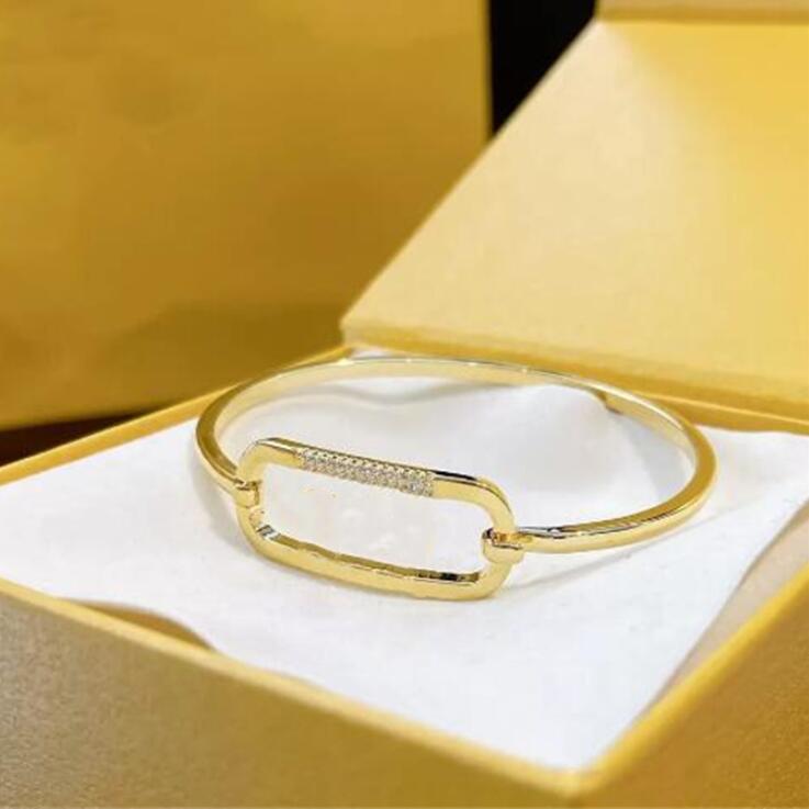 Designer Bangle Fashion Luxury Letter studded diamonds Bracelet Adjustable Bracelets Women Party Jewelry
Designer Bangle Fashion Luxury Letter studded diamonds Bracelet Adjustable Bracelets Women Party Jewelry