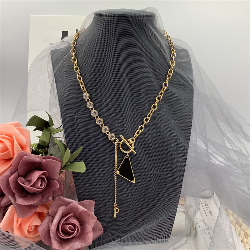 Women Designer Necklaces Classic Letters Golden Silver Sparkling Diamond Jewelry Fashion Luxury Brand Casual Necklace Four Styles
