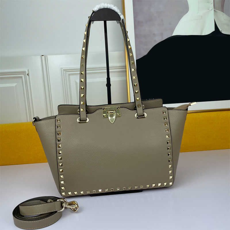 Lady Shoulder Bags Designer Super Large Rivetr Tote Bag Women Shop Handbag Retro Bra Proce Metal Cowhide Leathe Removable, Red
Lady Shoulder Bags Designer Super Large Rivetr Tote Bag Women Shop Handbag Retro Bra Proce Metal Cowhide Leathe Removable, Red
