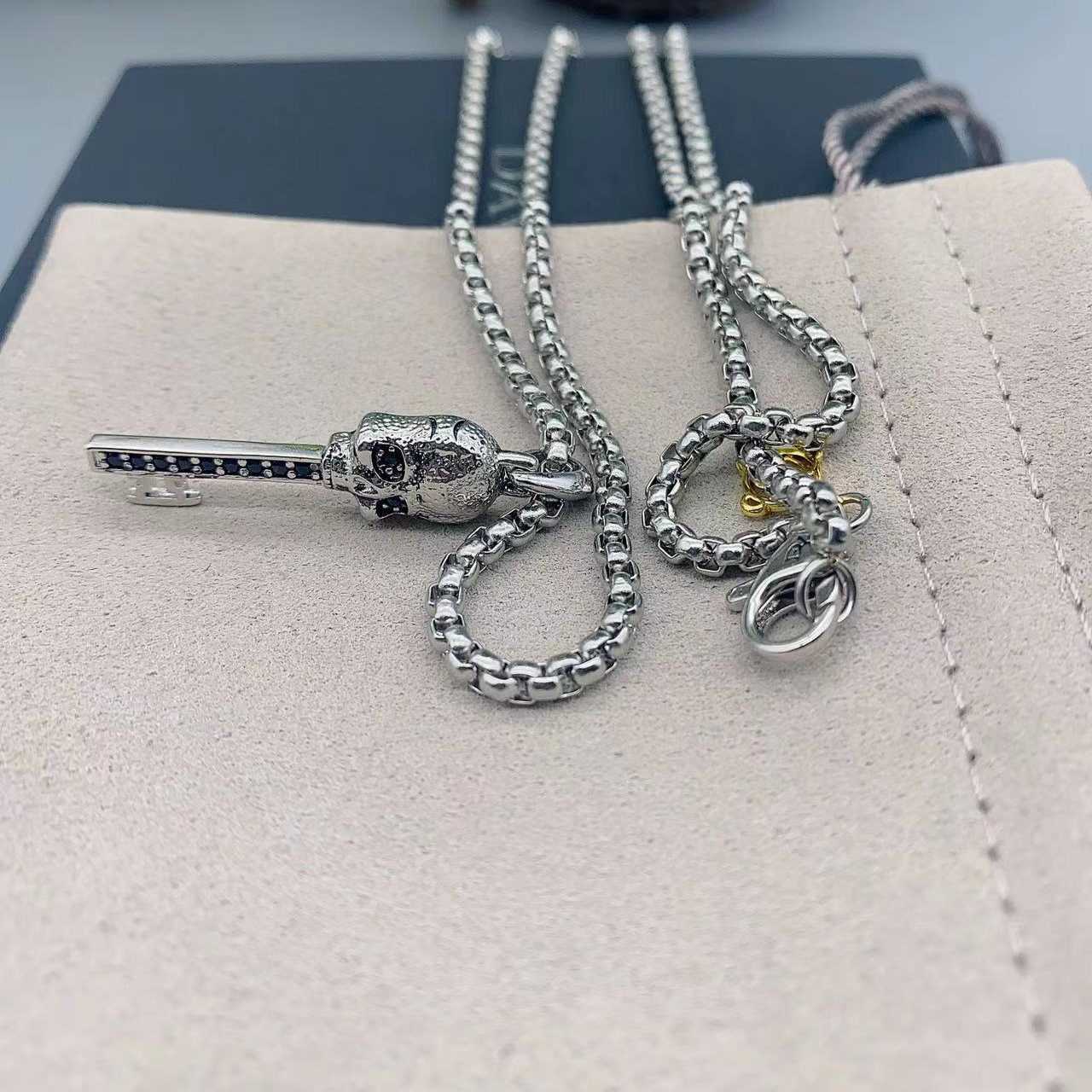 2025 Jewelry %90 tennis Off Designer Wholesale Design Chain Womens Silver Pendant Mens necklace Fashion Luxury Party Skull Key Hip Hop Punk Men Necklaces