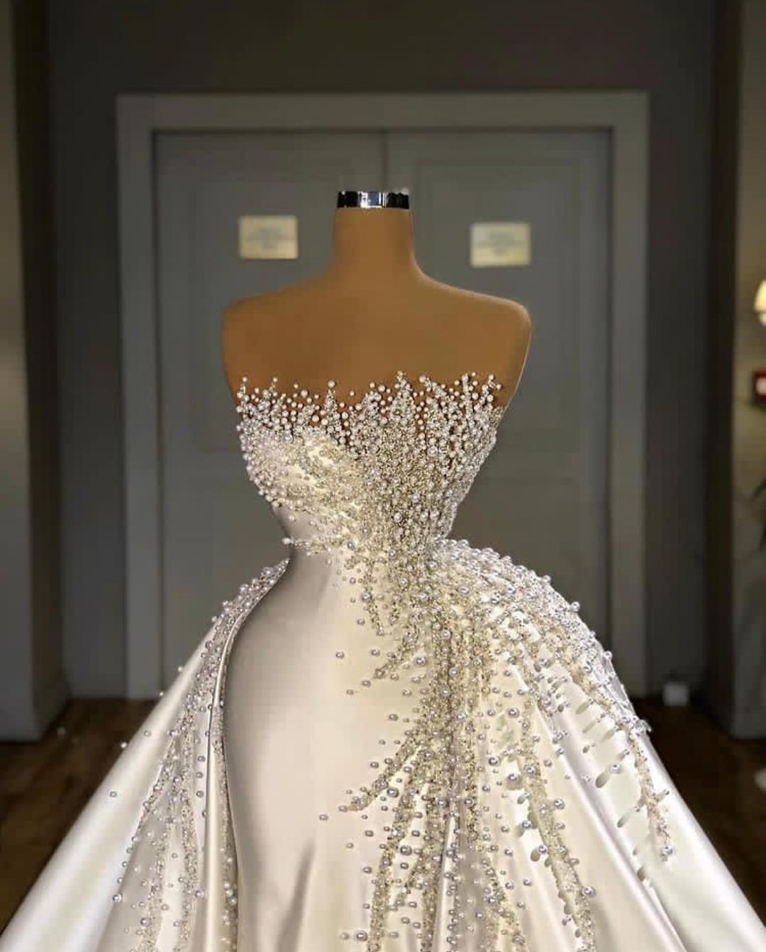 Luxury Mermaid Wedding Dresses Sleeveless Strapless Lace Appliqued Pearls Beaded Sweep Detachable Train Boho Wedding Dress Bridal Gowns Sleeves abiti 