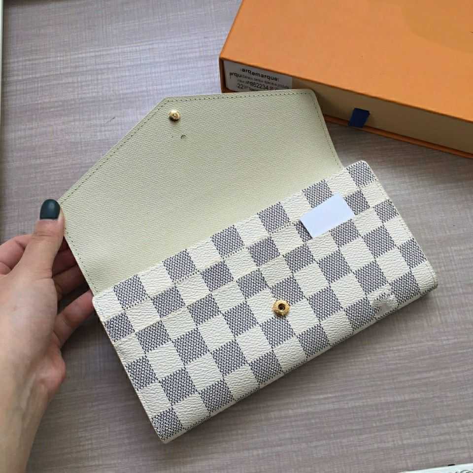Brand Designer Brand Wallets Card Bag 2023 New Women's Fashion Texture Purse Multifunctional Portable Buckle Purse Gift Box Packaging Factory Direct Sales, Saffron
Brand Designer Brand Wallets Card Bag 2023 New Women's Fashion Texture Purse Multifunctional Portable Buckle Purse Gift Box Packaging Factory Direct Sales, Saffron