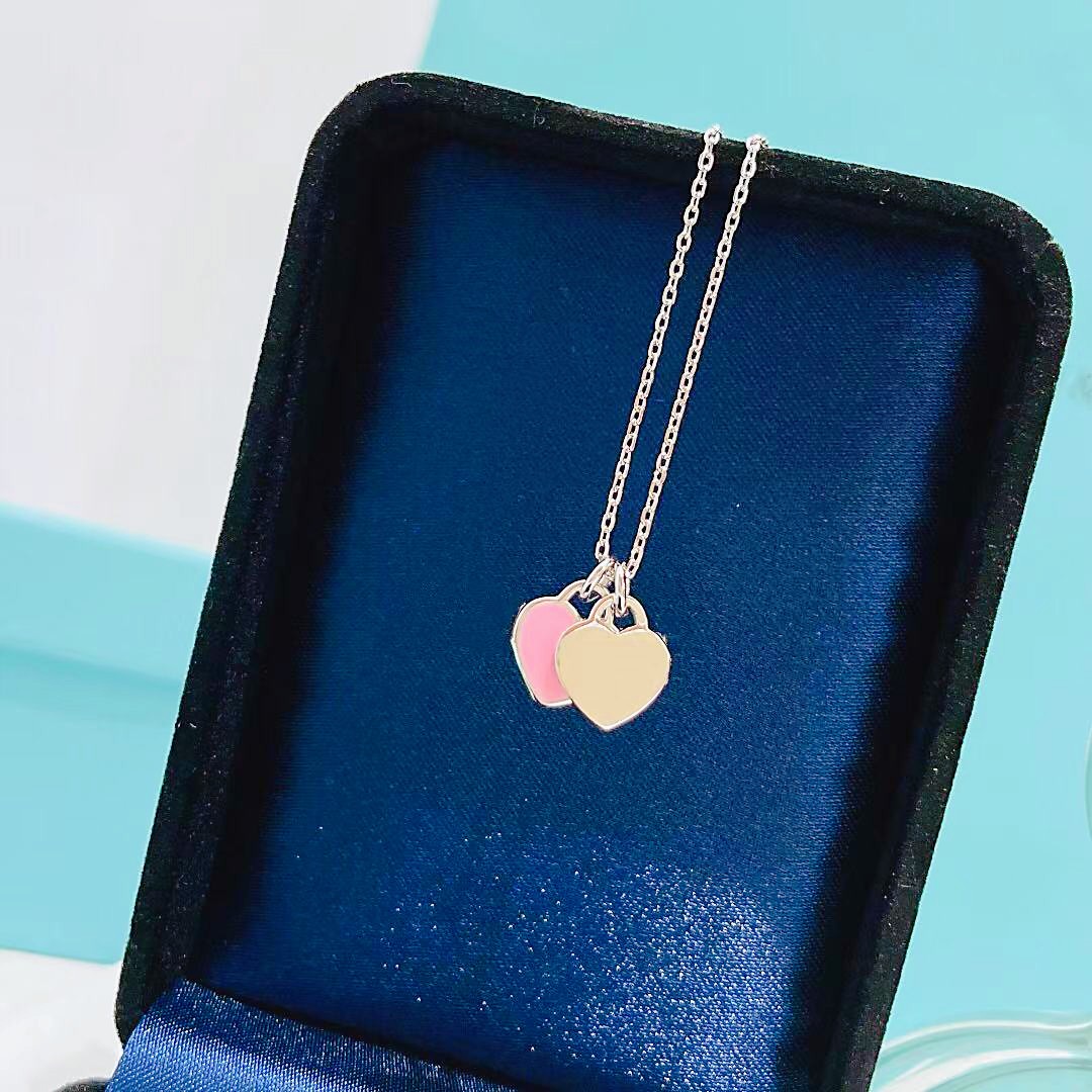 European and American peach necklace high-end designer 18K gold women's pendant girls' original jewelry gift 316L stainless steel
European and American peach necklace high-end designer 18K gold women's pendant girls' original jewelry gift 316L stainless steel