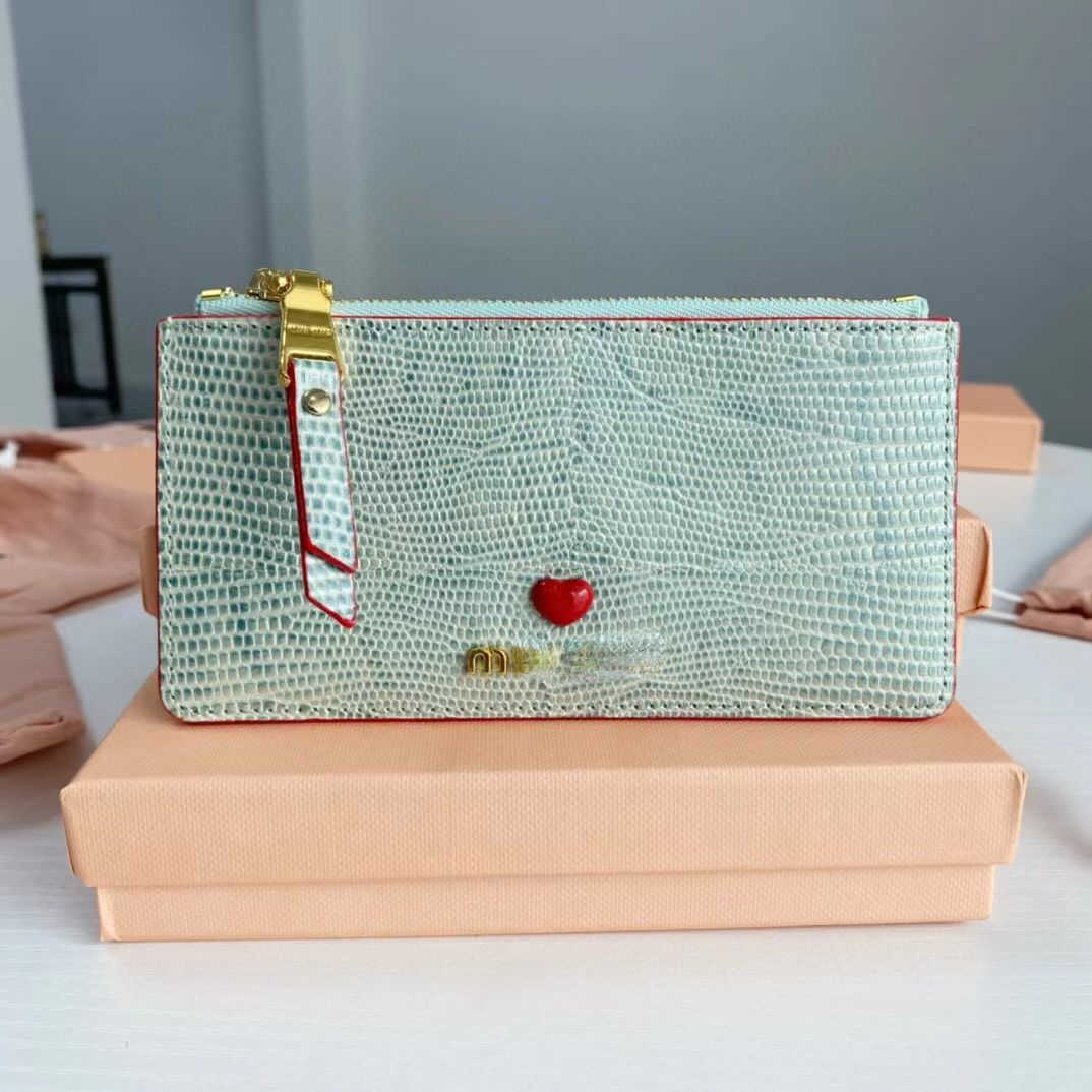 Brand Designer Brand Wallet Card Bag 2023 New Women's Fashion Texture Purse Multifunctional Portable Zipper Purse Gift Box Packaging Factory Direct Sales, Light blue
Brand Designer Brand Wallet Card Bag 2023 New Women's Fashion Texture Purse Multifunctional Portable Zipper Purse Gift Box Packaging Factory Direct Sales, Light blue