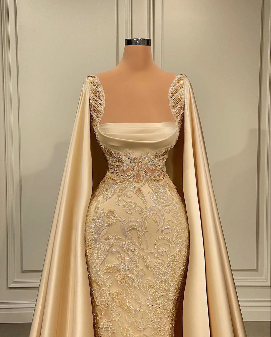 Gold New Arrival Mermaid Evening Dresses Bateau Sleeveless Capes Satin Lace Ruffles Sequins Appliques Embroidery Elegant Celebrity Prom Dress Plus Siz