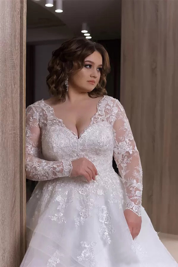 Plus Size Bohemian Wedding Dresses V Neck Appliqued Long Sleeves Lace Bridal Gowns Cascading Ruffles Tiers Open Back Abiti Da Sposa