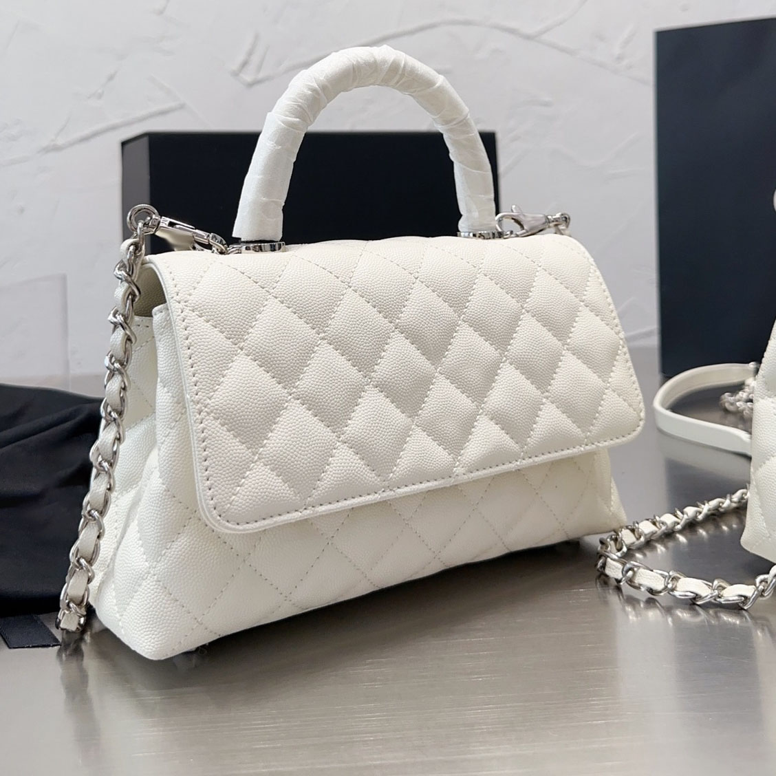 Mini Co Handle Caviar Totes Bag Black White Calfskin Quilted Silver Metal Hardware Leather Chain Classic Crossbody Purses Designer Multi Pochette Handbags 20/22CM, Box
Mini Co Handle Caviar Totes Bag Black White Calfskin Quilted Silver Metal Hardware Leather Chain Classic Crossbody Purses Designer Multi Pochette Handbags 20/22CM, Box