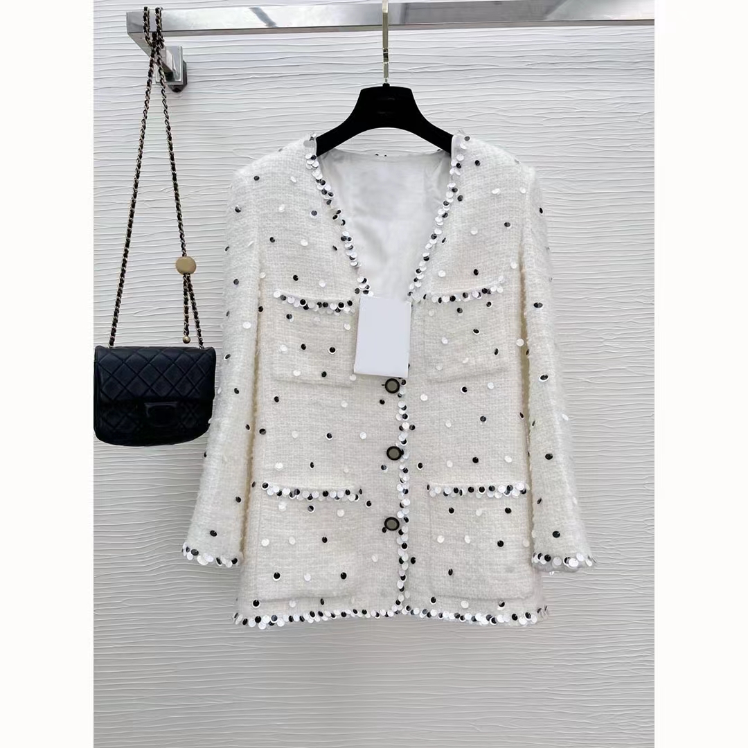 Chan New 2023 Women's brand jacket Fashion autumn winter LOGO top-grade Metal chain tweed coat Leisure Spring long style Coat Women birthday Valentine's day Gift, White
Chan New 2023 Women's brand jacket Fashion autumn winter LOGO top-grade Metal chain tweed coat Leisure Spring long style Coat Women birthday Valentine's day Gift, White