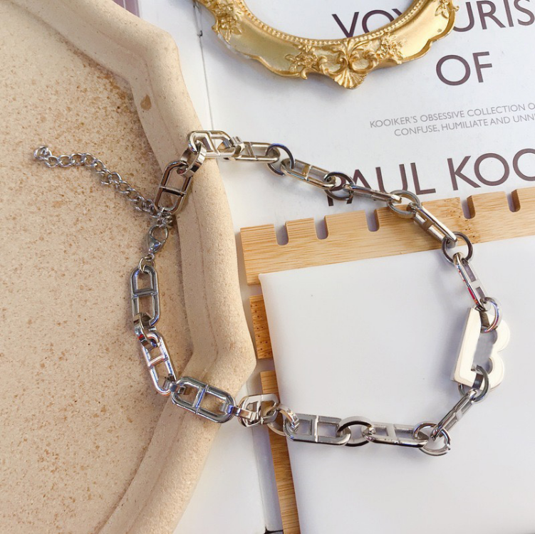 Designer Brand Luxury Fashion Choker Necklaces Designer 925 Silver Plated Stainless Steel Letter Pendant Necklaces For Women Wedding Jewelry X350
Designer Brand Luxury Fashion Choker Necklaces Designer 925 Silver Plated Stainless Steel Letter Pendant Necklaces For Women Wedding Jewelry X350