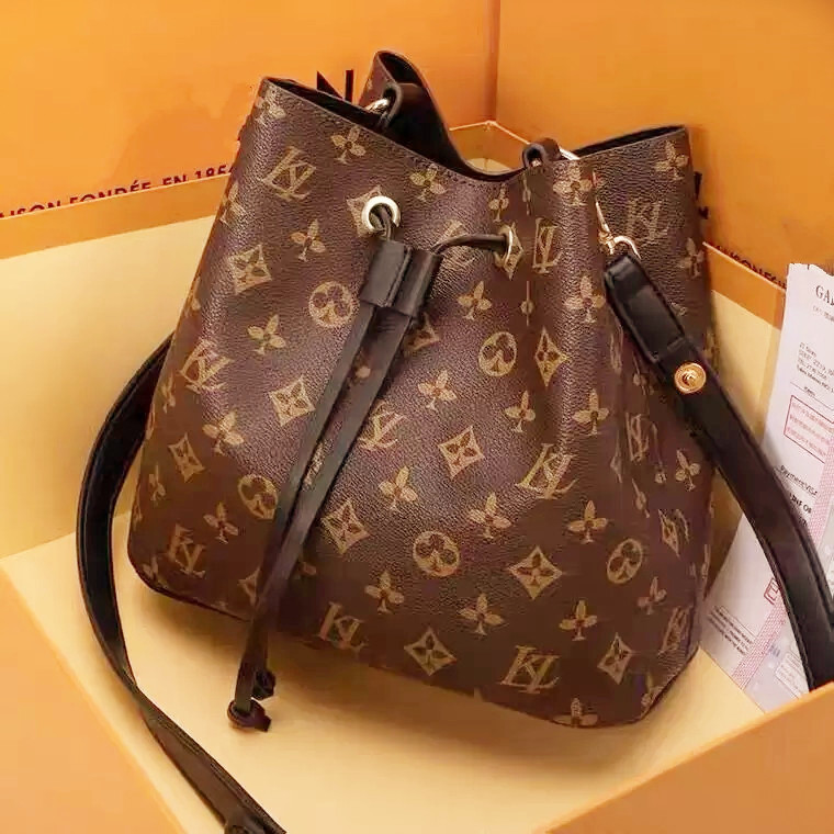 2022 vuitton Women messenger bag Classic Luxurys Designers Fashion womens Bags Lady Totes handbags Speedy With Key Shoulder Strap Dust handbag Bucket bag #993, Black
2022 vuitton Women messenger bag Classic Luxurys Designers Fashion womens Bags Lady Totes handbags Speedy With Key Shoulder Strap Dust handbag Bucket bag #993, Black