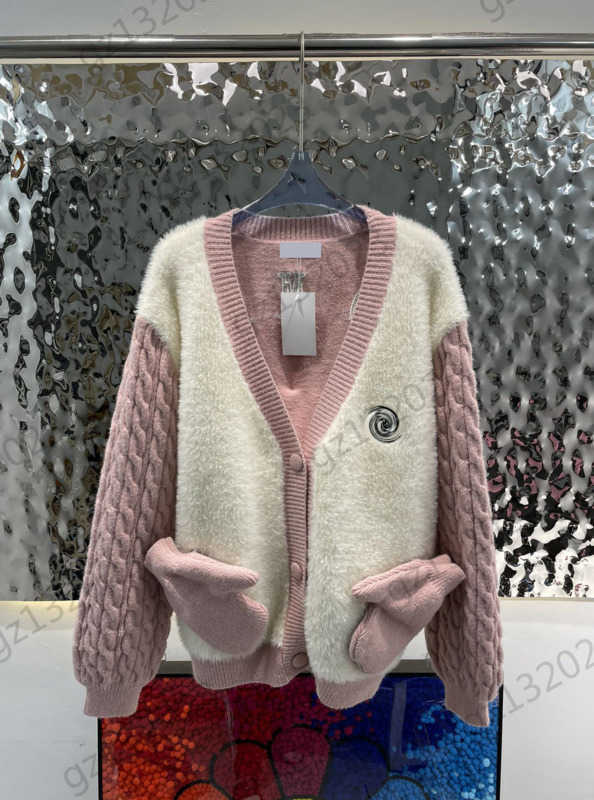 Womens Sweaters Three-dimensional Glove Pockets Spliced Long-sleeved Furry Knitted Cardigan Back Detachable Doll Bear Decoration Knitwear Brand Women Clothes 197, 20
Womens Sweaters Three-dimensional Glove Pockets Spliced Long-sleeved Furry Knitted Cardigan Back Detachable Doll Bear Decoration Knitwear Brand Women Clothes 197, 20