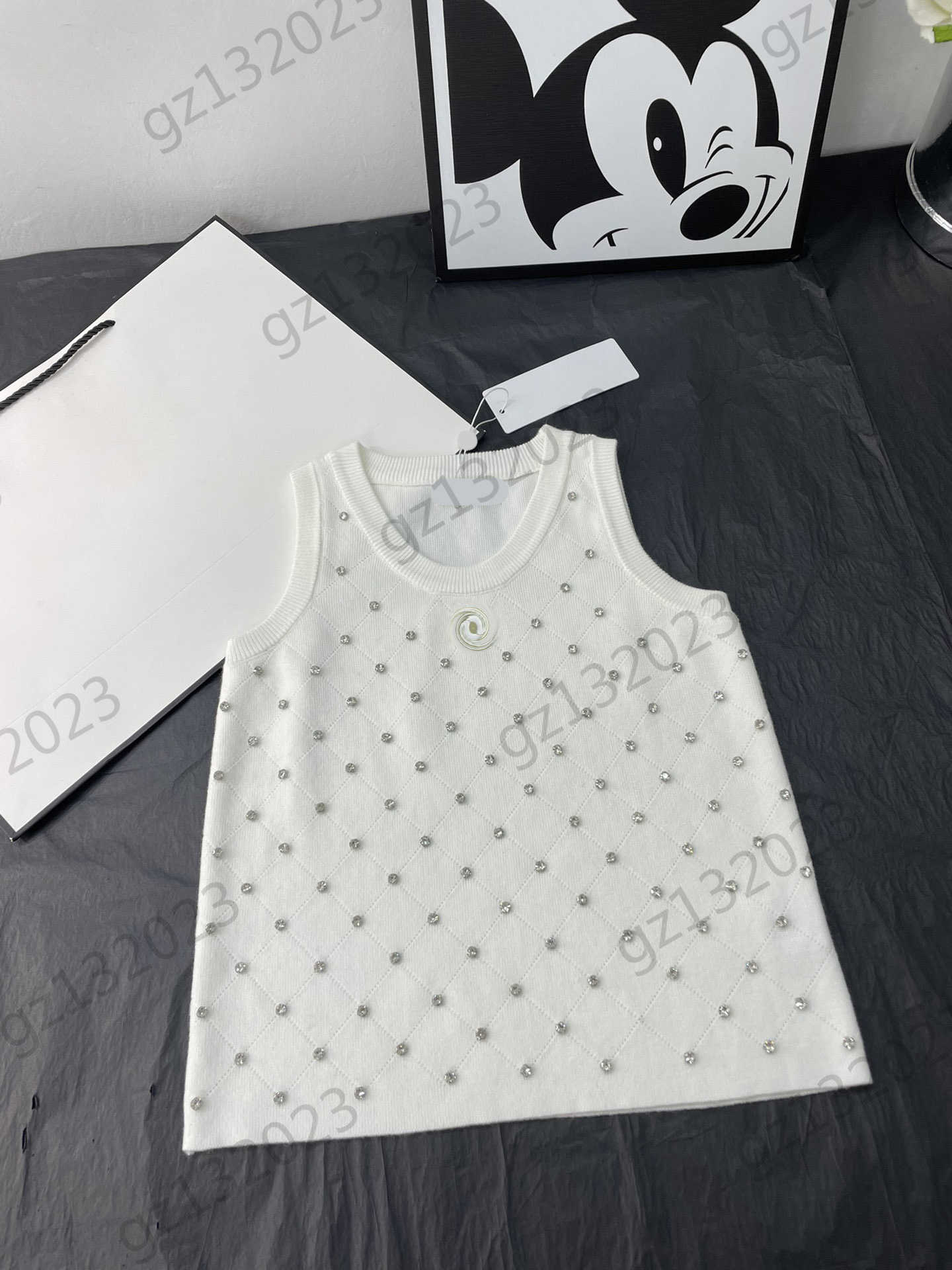 Womens Sweaters Full Body Nail Drill Diamond Check Printing Sleeveless Pullover Knitted Vest Classic Crewneck Design Joker Knitwear Women Clothing 2 Colors, 11
Womens Sweaters Full Body Nail Drill Diamond Check Printing Sleeveless Pullover Knitted Vest Classic Crewneck Design Joker Knitwear Women Clothing 2 Colors, 11