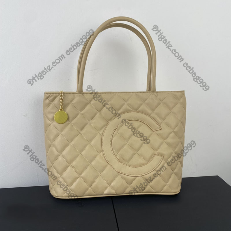 Classic Caviar French Designer Tote Bag Grained Shiny Calfskin Quilted Double Chain Luxury Handbags Lager Capacity Underarm Bags Outdoor Packs Sacoche 30x14x24cm, Black
Classic Caviar French Designer Tote Bag Grained Shiny Calfskin Quilted Double Chain Luxury Handbags Lager Capacity Underarm Bags Outdoor Packs Sacoche 30x14x24cm, Black