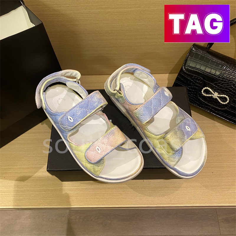 Slippers Sandals Luxury Flat Cnel Beach Sandal Designer Casual Shoes Crystal Calf Leather Quilted Women Slide Platform Slides