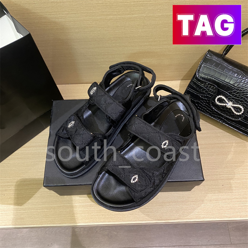 Slippers Sandals Luxury Flat Cnel Beach Sandal Designer Casual Shoes Crystal Calf Leather Quilted Women Slide Platform Slides