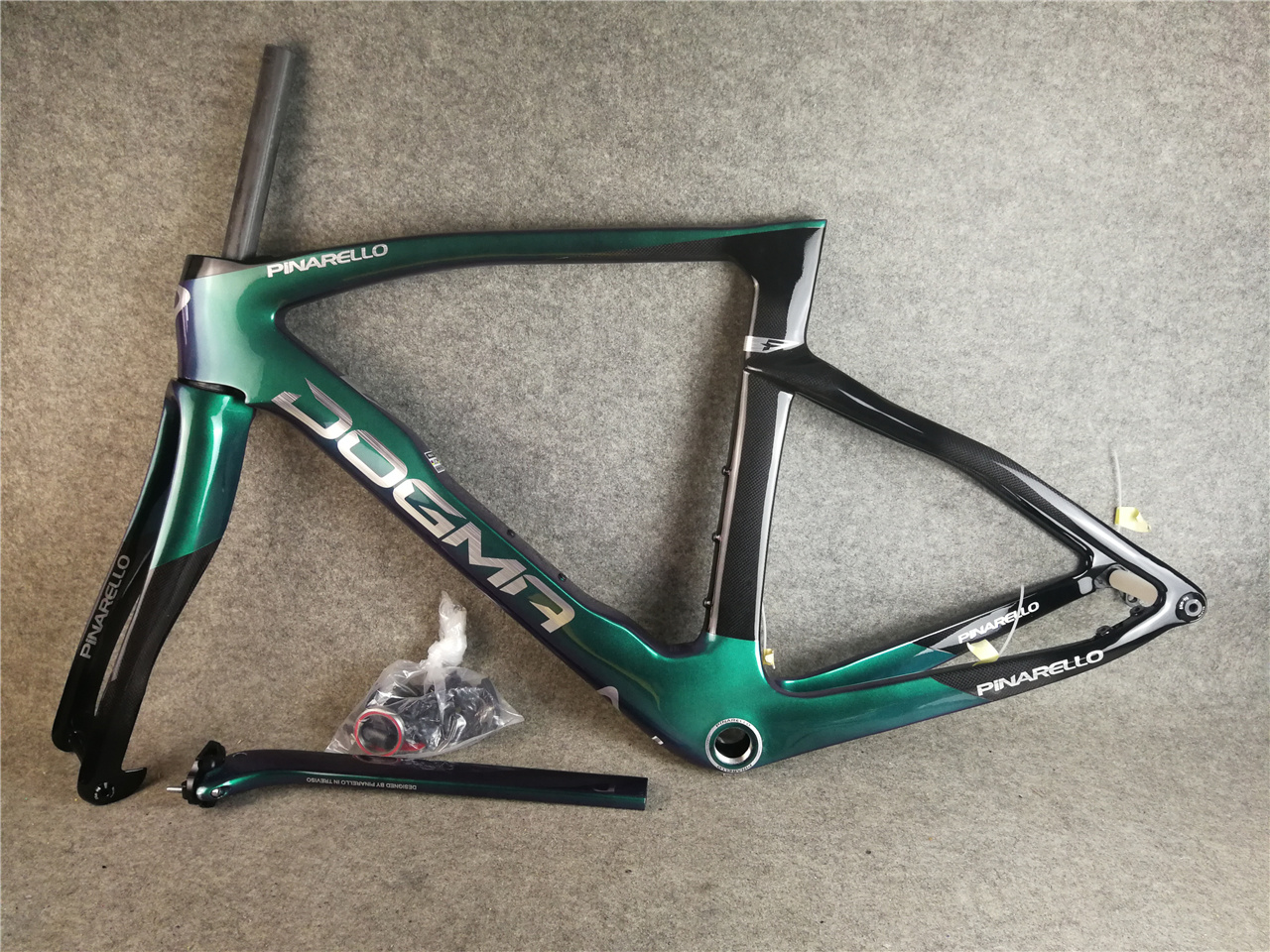 30 colors F Bicycle Carbon Frame F14 F12 Road Frameset XDB UPS Many colors and size choose, Black
30 colors F Bicycle Carbon Frame F14 F12 Road Frameset XDB UPS Many colors and size choose, Black