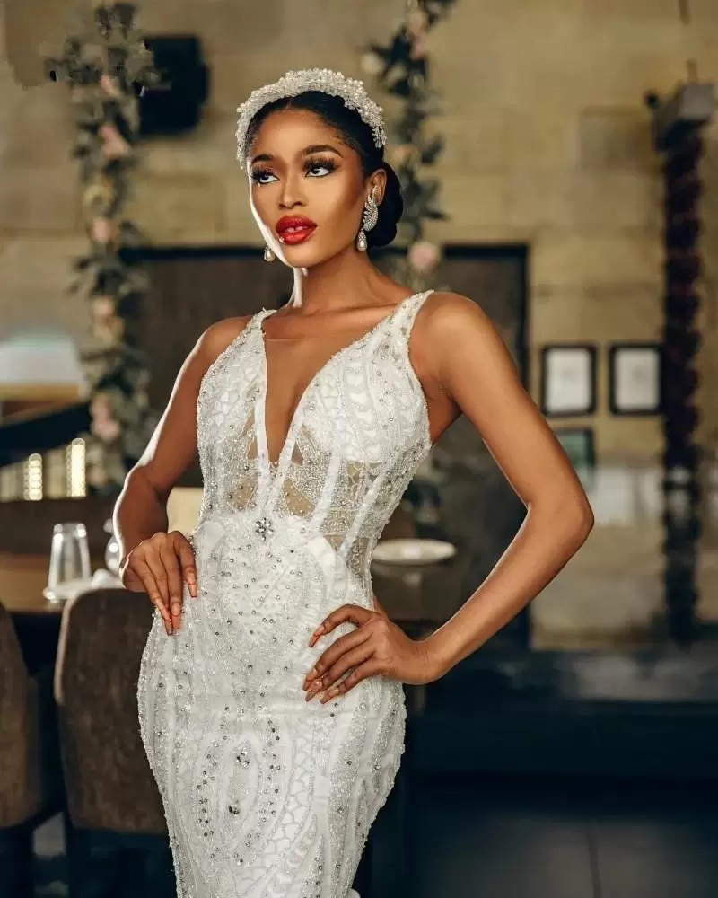 Luxury Mermaid Wedding Dresses With Major Beads Deep V Neck Custom Made Bridal Dress Ruffles Bottom vestido de noiva