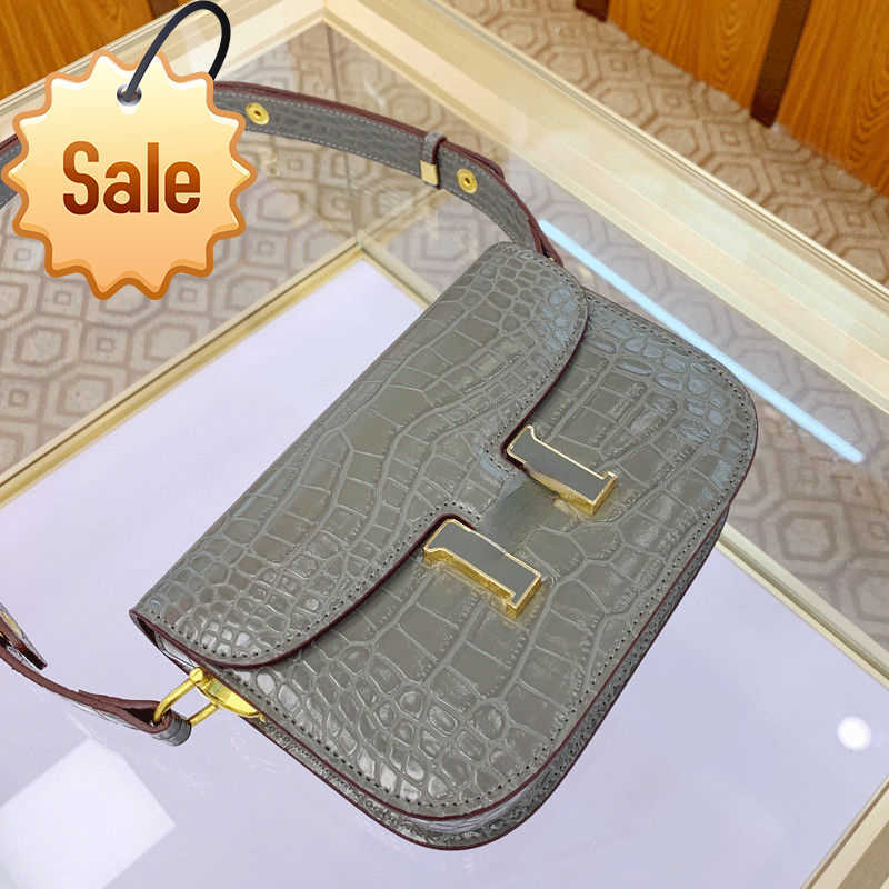 Luxury Designer Shoulder Bags Crossbody Bag 2023 New Fashion Women's Texture Leather One Shoulder Small Square Bag Gift Box Packaging Factory Direct Sales, Big red
Luxury Designer Shoulder Bags Crossbody Bag 2023 New Fashion Women's Texture Leather One Shoulder Small Square Bag Gift Box Packaging Factory Direct Sales, Big red