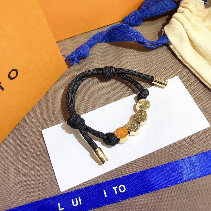 Luxury Black Rope Bracelet Designer Womens Bangle Bracelet Popular Brand Jewelry Four Accessories Lovers High Fashion With Gift Box
Luxury Black Rope Bracelet Designer Womens Bangle Bracelet Popular Brand Jewelry Four Accessories Lovers High Fashion With Gift Box