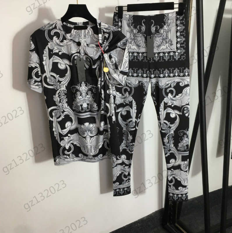 Womens Tracksuit Contrasting Colors Printed Short Sleeve T-shirt High-waisted Stretch Yoga Pants Fashion Designer Women Clothing 1970
Womens Tracksuit Contrasting Colors Printed Short Sleeve T-shirt High-waisted Stretch Yoga Pants Fashion Designer Women Clothing 1970