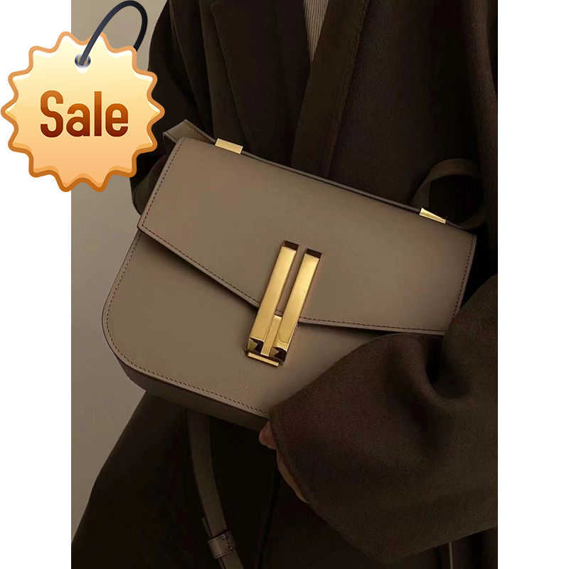 Luxury Demellies Bags Designer Shoulder Bags Crossbody Bag Tote 2023 New Demellier Women's Leather One Shoulders Light Luxurys Small Square Bag Factory Direct Sale, Red
Luxury Demellies Bags Designer Shoulder Bags Crossbody Bag Tote 2023 New Demellier Women's Leather One Shoulders Light Luxurys Small Square Bag Factory Direct Sale, Red