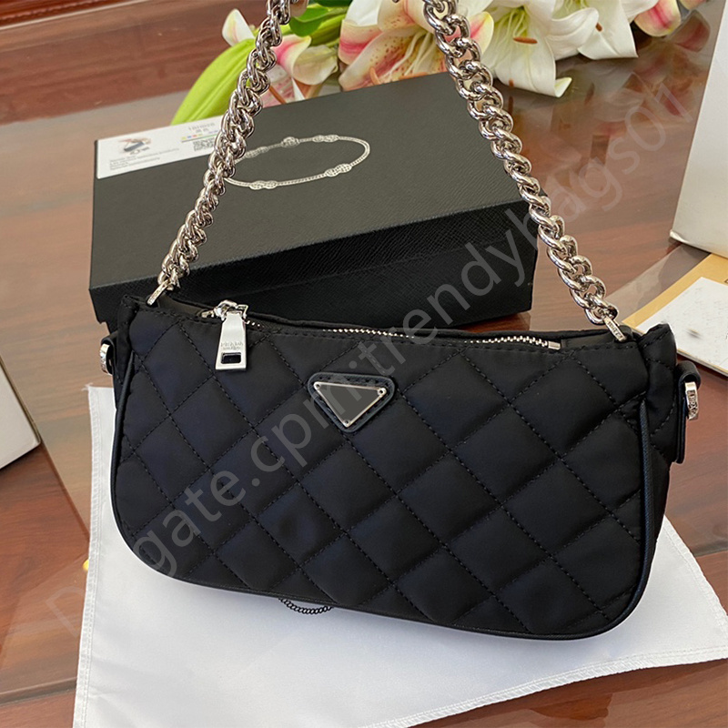 Designers woman Casual versatile metal chain bag fashion Luxury tote bags Shoulder Bags armpit metal chain Tote purses handbag lady classic purse, Black
Designers woman Casual versatile metal chain bag fashion Luxury tote bags Shoulder Bags armpit metal chain Tote purses handbag lady classic purse, Black