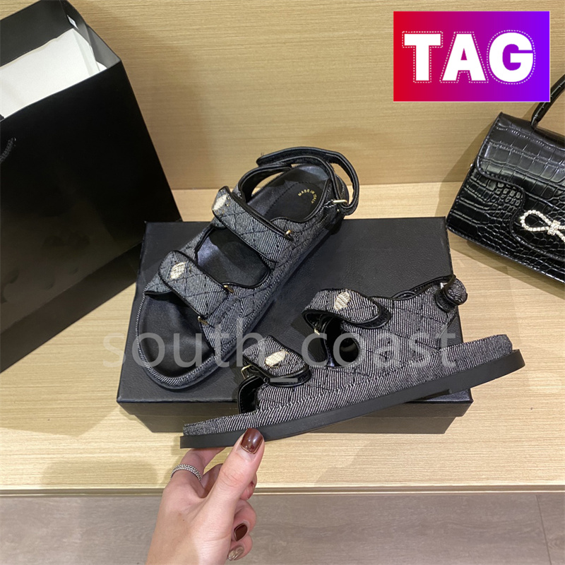 Slippers Sandals Luxury Flat Cnel Beach Sandal Designer Casual Shoes Crystal Calf Leather Quilted Women Slide Platform Slides