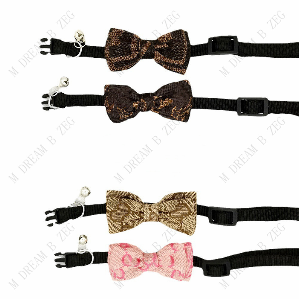 Designer Pets Bows Dog Apparel Brand Cat Bowknots Gentleman Scarf Bandanas Fashion Bow Tie Collar Bows Pet Supplies Sweaters PS1594, In the figure
Designer Pets Bows Dog Apparel Brand Cat Bowknots Gentleman Scarf Bandanas Fashion Bow Tie Collar Bows Pet Supplies Sweaters PS1594, In the figure