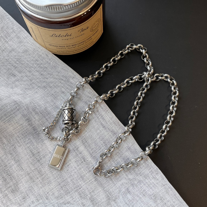 Designer Necklaces Silver Pendants Necklace Fashion Pattern Cylinder Square Necklaces Design Luxury Jewelry for Women High end Accessories Couple Family
Designer Necklaces Silver Pendants Necklace Fashion Pattern Cylinder Square Necklaces Design Luxury Jewelry for Women High end Accessories Couple Family