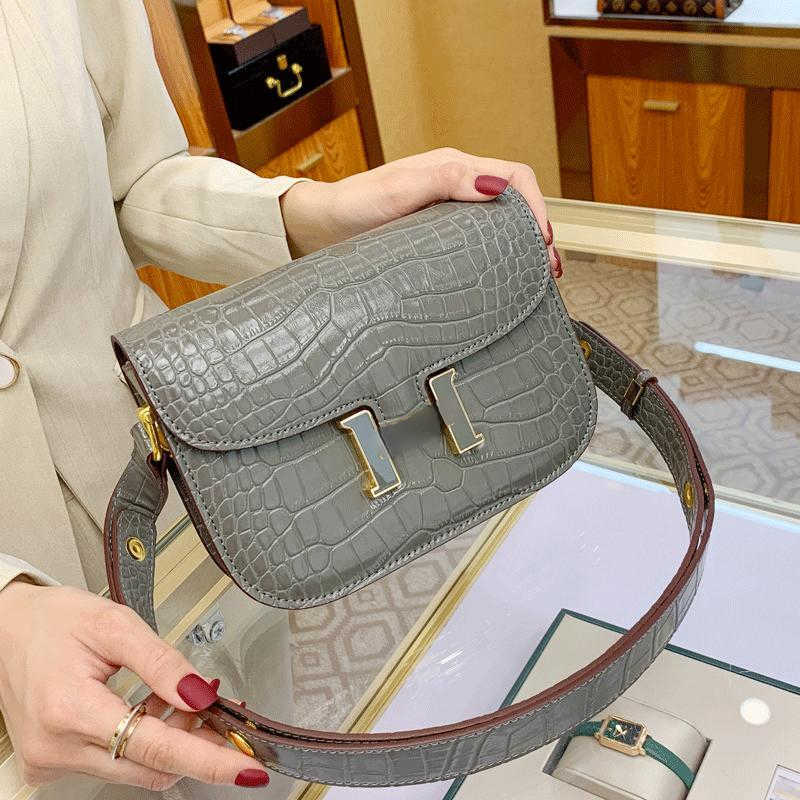 Luxury Designer Shoulder Bags Crossbody Bag Tote 2023 New Fashion Women's Texture Leather One Shoulders Small Square Bag Gift Box Packaging Factory Direct Sales, Big red
Luxury Designer Shoulder Bags Crossbody Bag Tote 2023 New Fashion Women's Texture Leather One Shoulders Small Square Bag Gift Box Packaging Factory Direct Sales, Big red