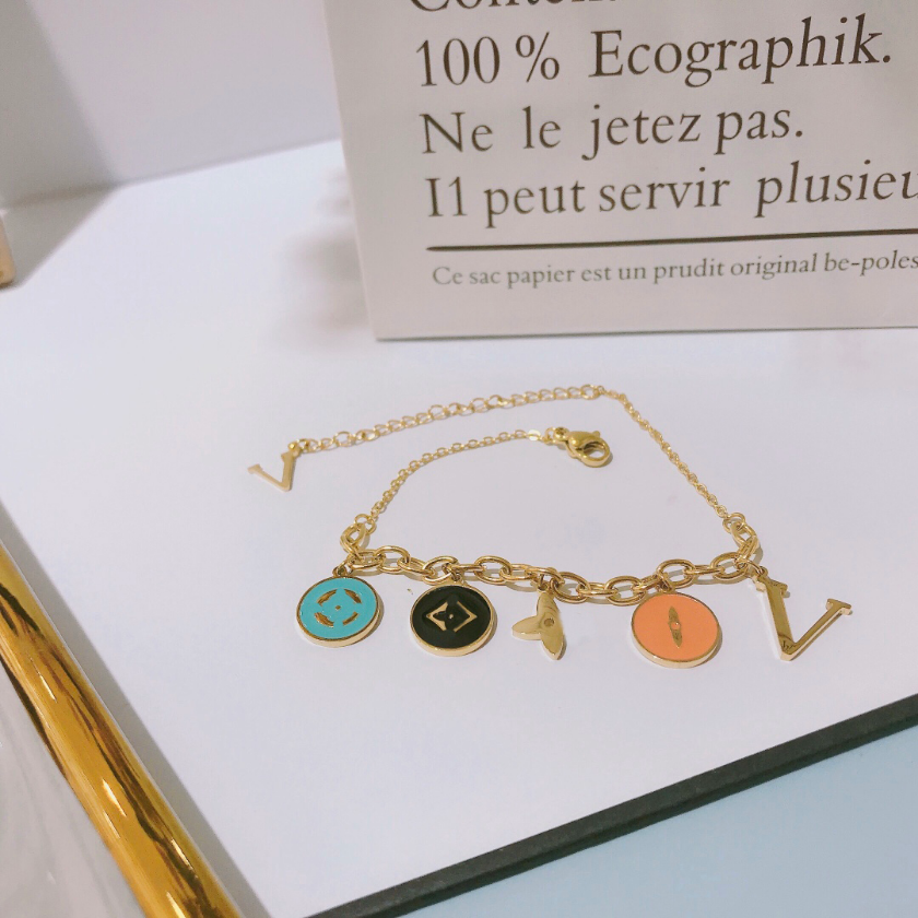 Boutique Women Necklaces Luxury Style Jewelry Necklaces Delicate Fashion Design Popular Designer Brand High end Style Gifts Campus Couple Family Friends
Boutique Women Necklaces Luxury Style Jewelry Necklaces Delicate Fashion Design Popular Designer Brand High end Style Gifts Campus Couple Family Friends