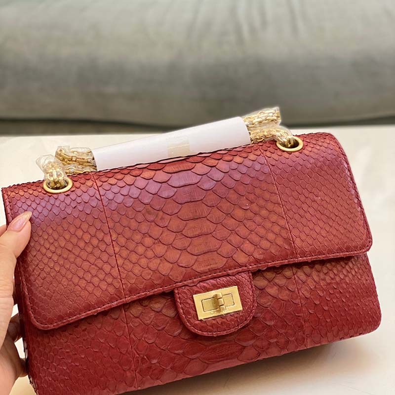 AAAAAAA Shoulder Bag New Fashion Serpentine Luxury Handbag Brand Designer Seam Leather Ladies Metal Chain Clamshell Messenger Plain Two tone Clutch bag Versatile, Black
AAAAAAA Shoulder Bag New Fashion Serpentine Luxury Handbag Brand Designer Seam Leather Ladies Metal Chain Clamshell Messenger Plain Two tone Clutch bag Versatile, Black