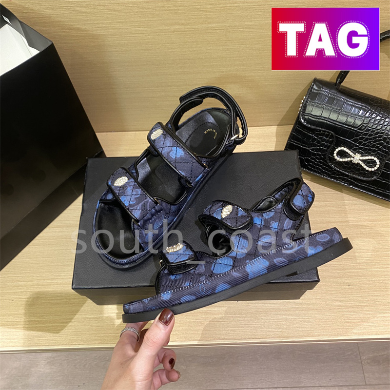 Slippers Sandals Luxury Flat Cnel Beach Sandal Designer Casual Shoes Crystal Calf Leather Quilted Women Slide Platform Slides