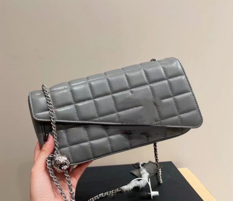 Designer Crossbody bag Luxury brand Womens Shoulder Bags Classical Handbag Cowhide envelope bag Banquet Shopping Wedding Leisure Business Package, Clear
Designer Crossbody bag Luxury brand Womens Shoulder Bags Classical Handbag Cowhide envelope bag Banquet Shopping Wedding Leisure Business Package, Clear