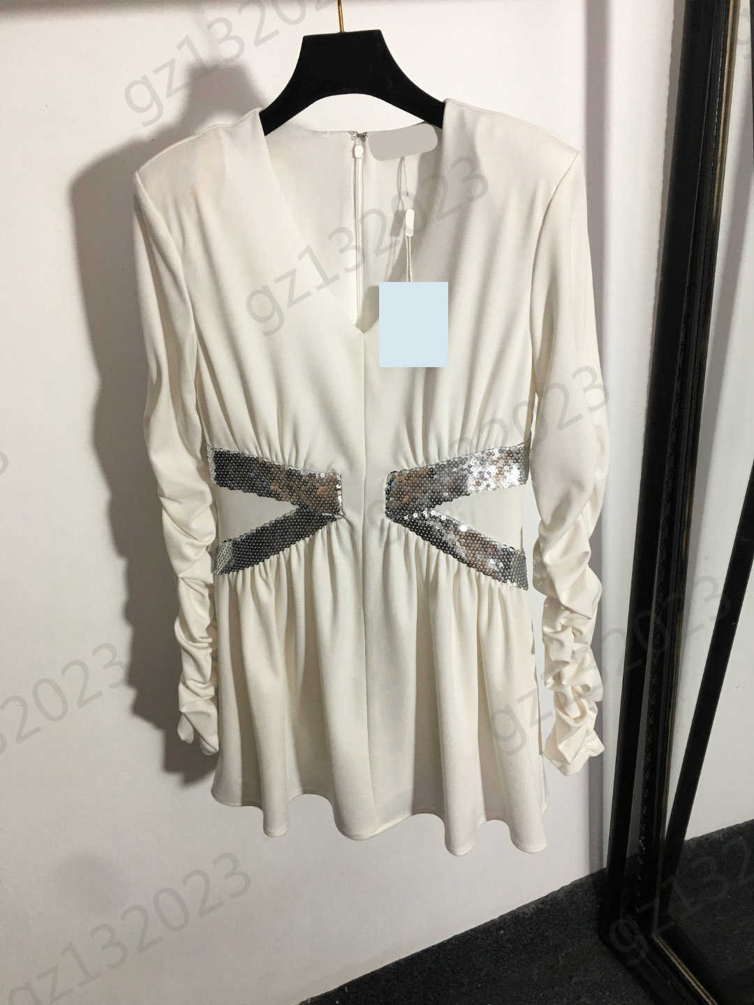 Designer Womens Dresses Waist Sequin Embroidery V-neck Dress Bubble Long Sleeve Shoulder Pad Design Zipper Maxiskit Women Clothing 2 Colors, 13
Designer Womens Dresses Waist Sequin Embroidery V-neck Dress Bubble Long Sleeve Shoulder Pad Design Zipper Maxiskit Women Clothing 2 Colors, 13