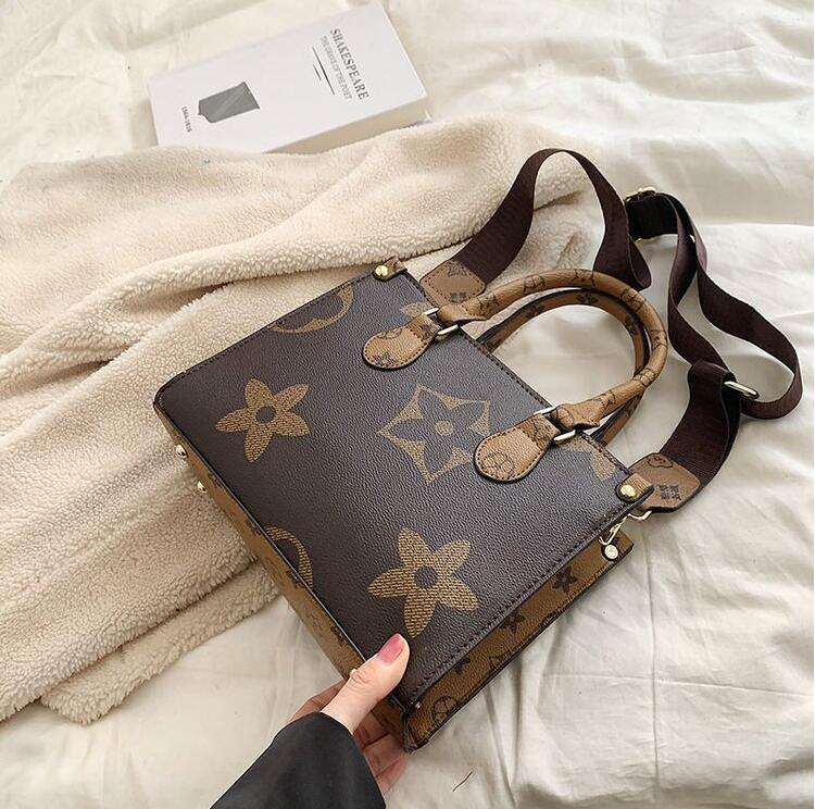 Women Luxurys Designers Bags Crossbody Handbags Womens Purses Shoulder Shopping Totes Bag L8751
Women Luxurys Designers Bags Crossbody Handbags Womens Purses Shoulder Shopping Totes Bag L8751