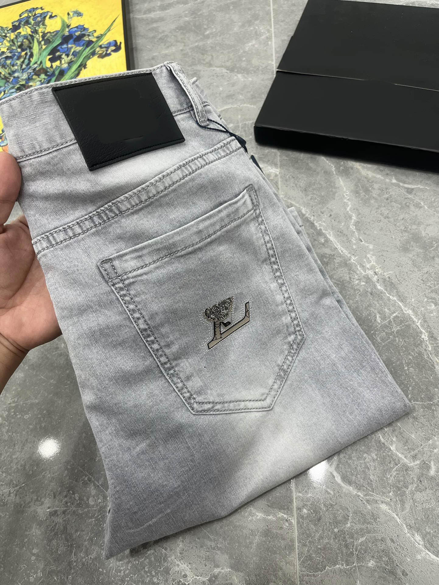 varsity Men Jeans European lvs Jean Hombre Letter Star Skinny Embroidery Patchwork Ripped mens Trend Brand Motorcycle Pant 
varsity Men Jeans European lvs Jean Hombre Letter Star Skinny Embroidery Patchwork Ripped mens Trend Brand Motorcycle Pant