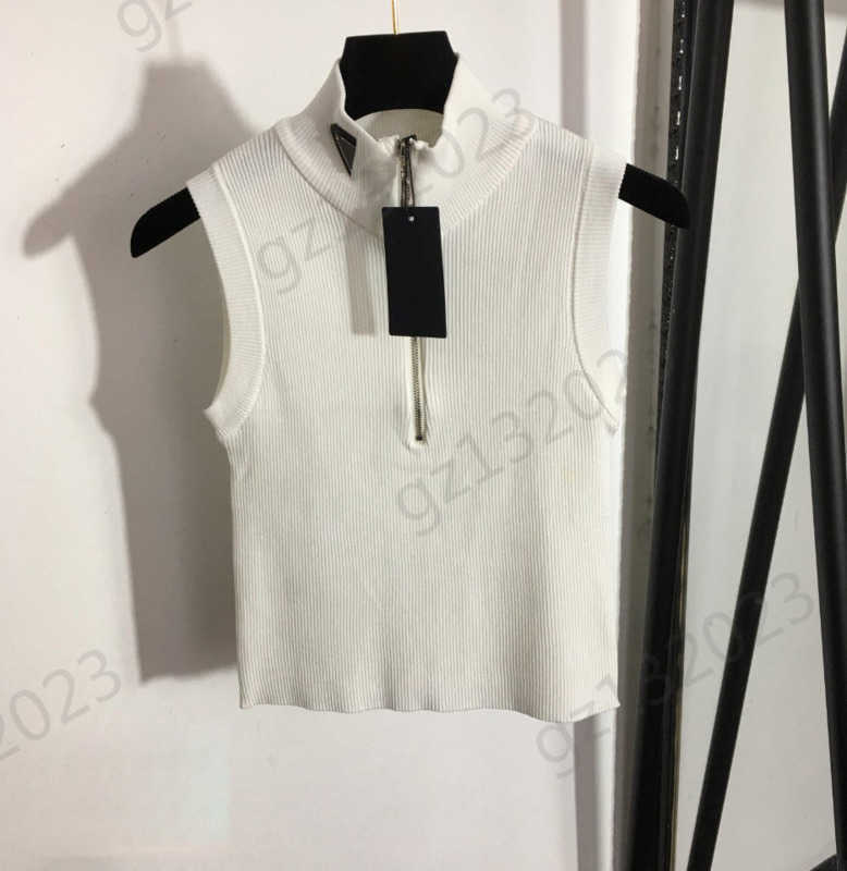 Womens Sweaters Triangle Logo Decorative Stand-up Collar Sleeveless Knitted Vest Elastic Fabric Half Zipper Design Slim Knitwear Fashion Women Apparel 1970
Womens Sweaters Triangle Logo Decorative Stand-up Collar Sleeveless Knitted Vest Elastic Fabric Half Zipper Design Slim Knitwear Fashion Women Apparel 1970
