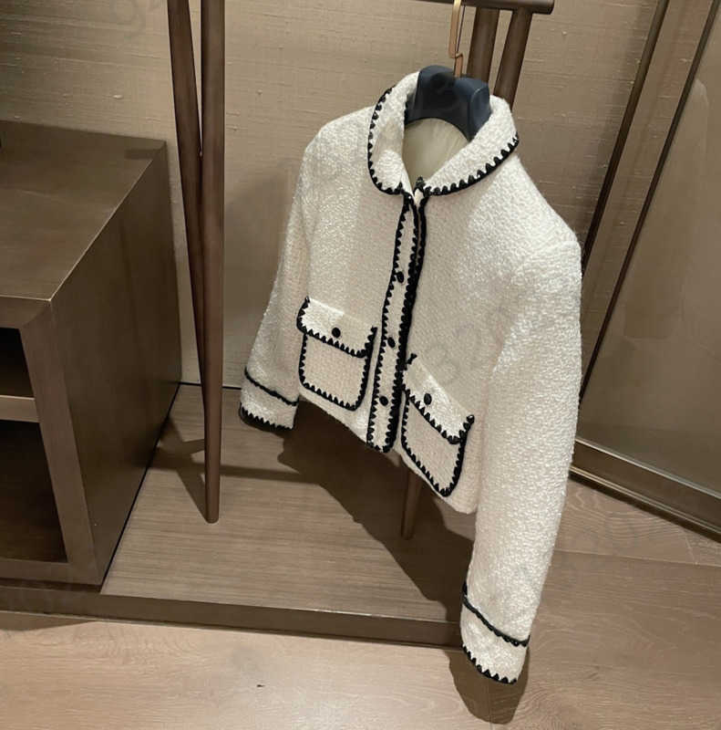 Jacket Womens Contrasting Color Floral Border Lapel Short Tweed Jackets Button Opening Long Sleeve Pockets Wool Coats Fashion Designer Women Clothing 1970
Jacket Womens Contrasting Color Floral Border Lapel Short Tweed Jackets Button Opening Long Sleeve Pockets Wool Coats Fashion Designer Women Clothing 1970